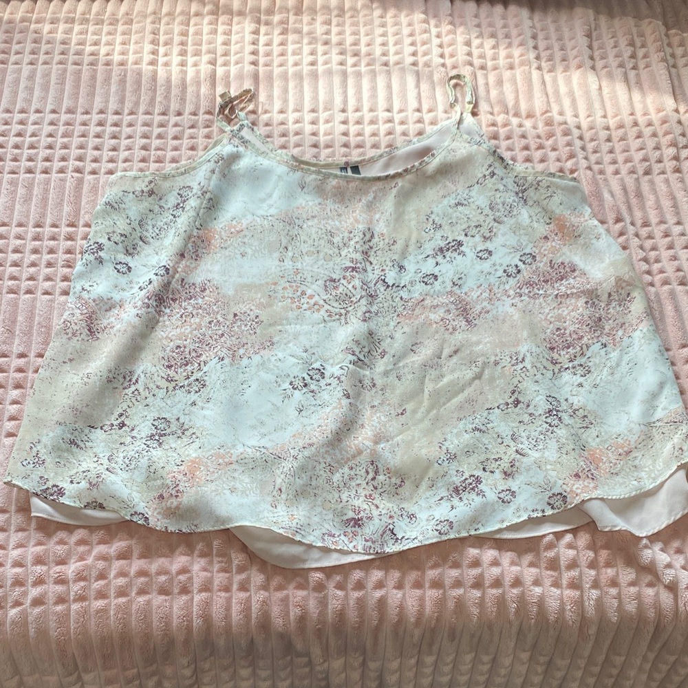 Floral Print Women's Top
Has two layers